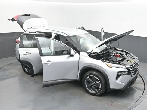 Used 2025 Nissan Rogue SV FWD image 43