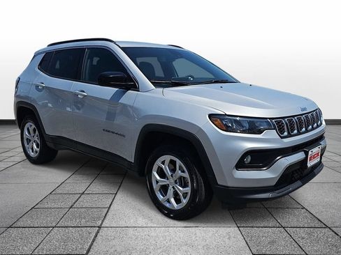 Used 2024 Jeep Compass Latitude AWD/4WD image 3