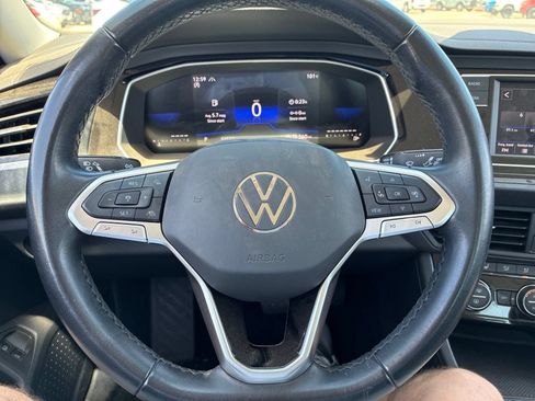 Used 2024 Volkswagen Jetta SE FWD image 12