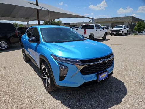 Used 2025 Chevrolet Trax RS w/ Driver Confidence Package FWD image 2