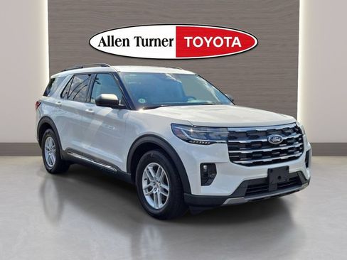 Used 2025 Ford Explorer Active w/ Active Comfort Package RWD image 5