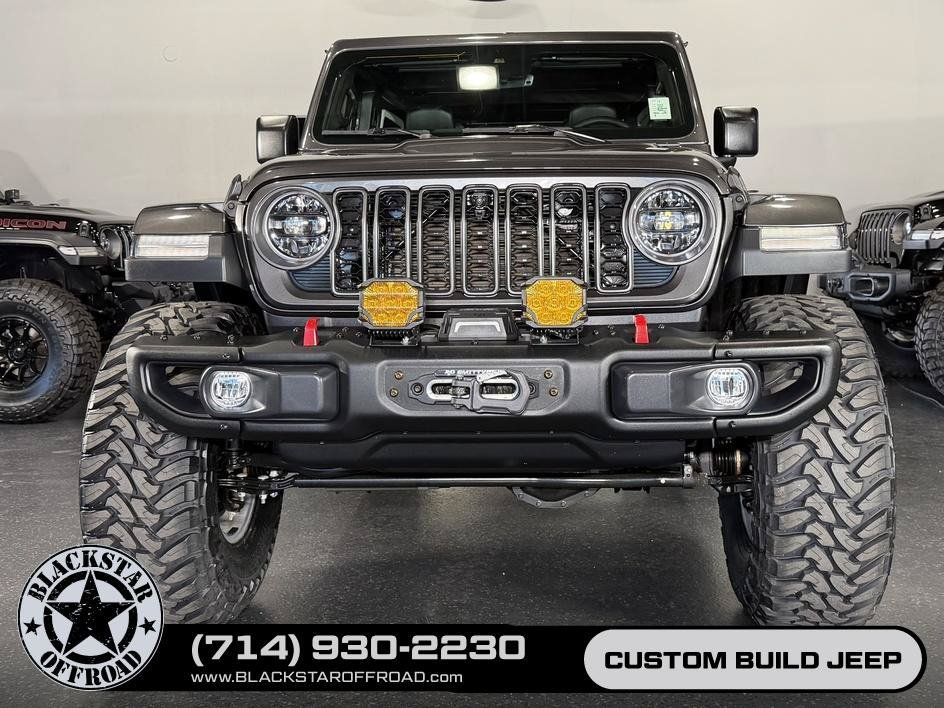 Used 2025 Jeep Wrangler Unlimited Rubicon AWD/4WD image 3