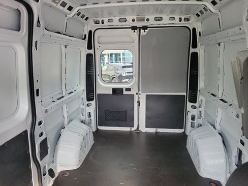 Used 2022 RAM ProMaster 2500 w/ Convenience Group FWD image 17