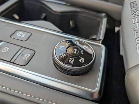 New 2025 Nissan Pathfinder SL w/ SL Premium Package image 25