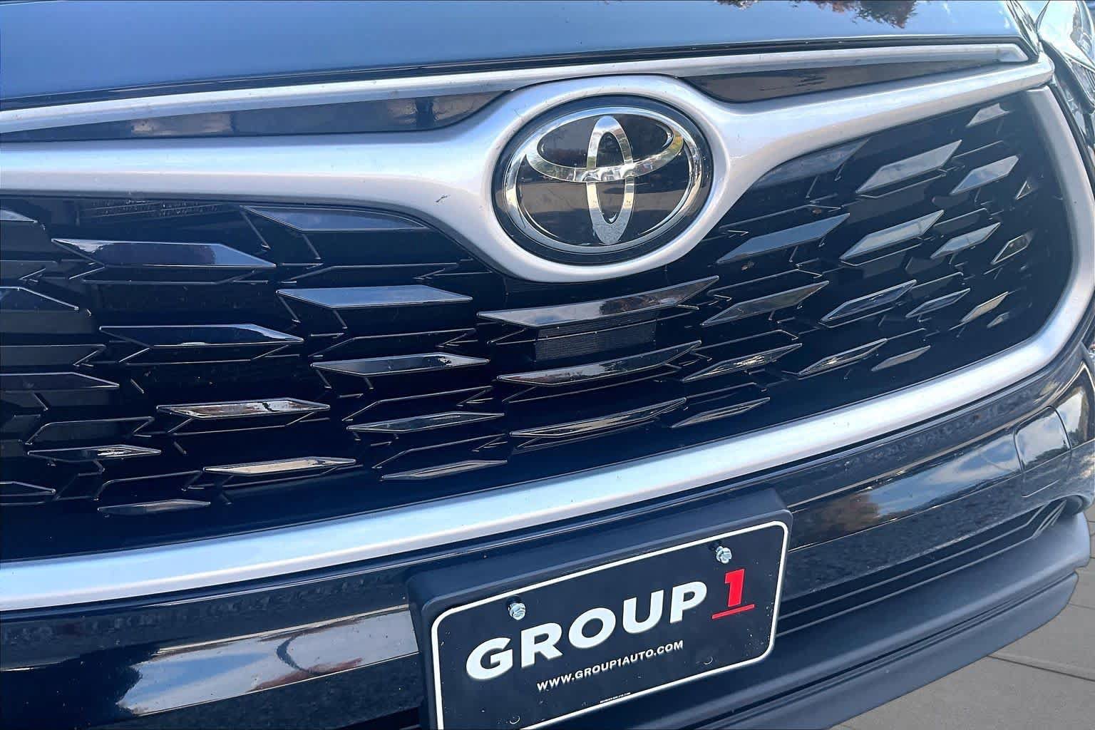 Used 2020 Toyota Highlander XLE AWD/4WD image 30