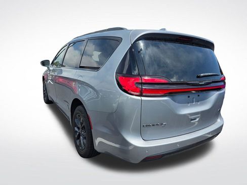 Used 2021 Chrysler Pacifica Touring w/ S Appearance Package AWD/4WD image 7