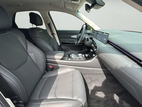 Certified 2026 Genesis GV70 2.5T AWD/4WD image 36