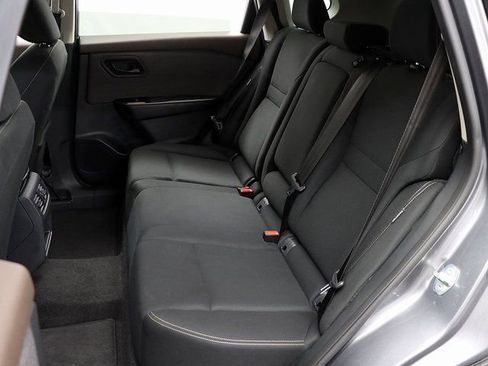 Used 2023 Nissan Rogue S image 11