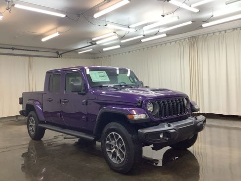 New 2026 Jeep Gladiator Sport AWD/4WD image 3