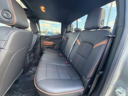 Used 2024 GMC Canyon AT4 w/ Technology Package image 15