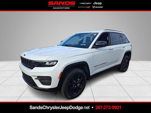 Used 2024 Jeep Grand Cherokee Altitude AWD/4WD image 1