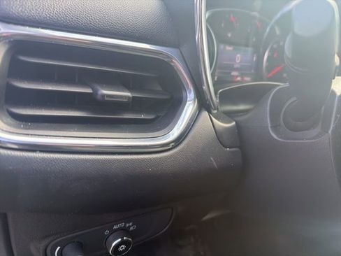 Used 2020 Chevrolet Equinox LT image 25