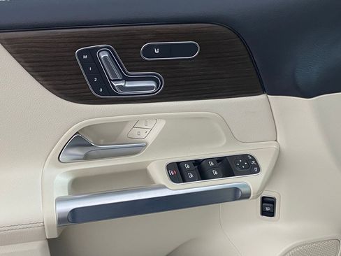 Used 2026 Mercedes-Benz GLB 250 4MATIC image 21