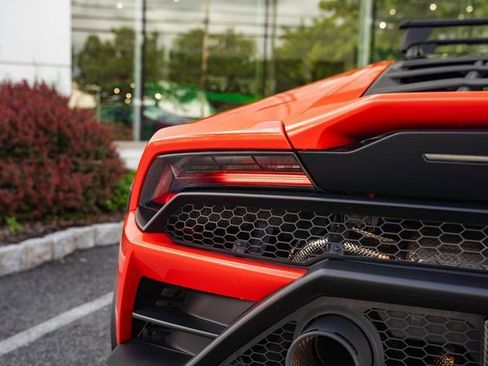 Used 2023 Lamborghini Huracan Sterrato image 23