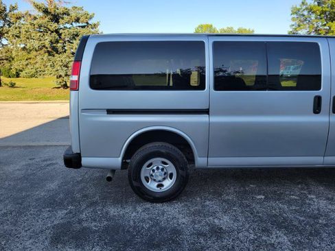 Used 2019 Chevrolet Express 2500 LS w/ Driver Convenience Package RWD image 24