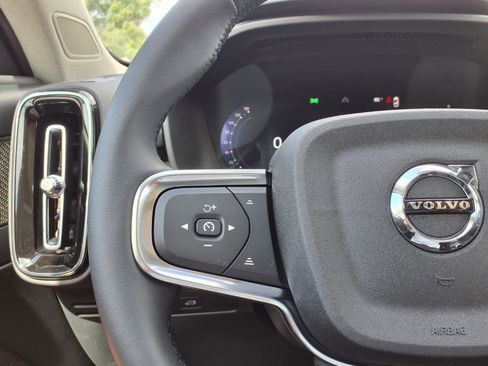 New 2026 Volvo XC40 B5 Ultra w/ Protection Package Premier AWD/4WD image 17