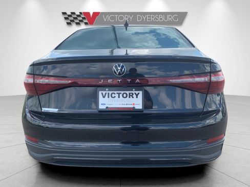 Used 2025 Volkswagen Jetta Sport FWD image 5