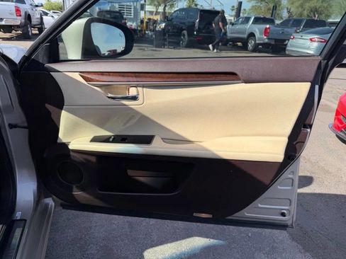 Used 2016 Lexus ES 350 w/ Luxury Package w/Wood Trim FWD image 24