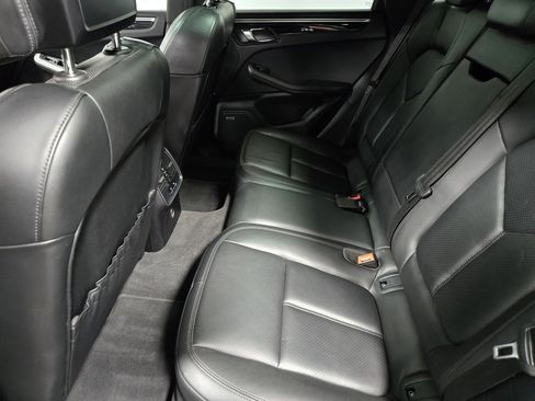 Used 2021 Porsche Macan S image 34