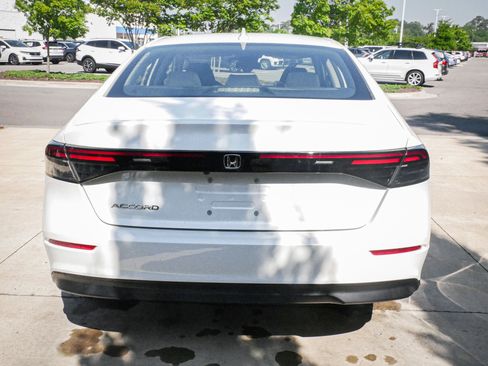 Used 2023 Honda Accord EX image 10