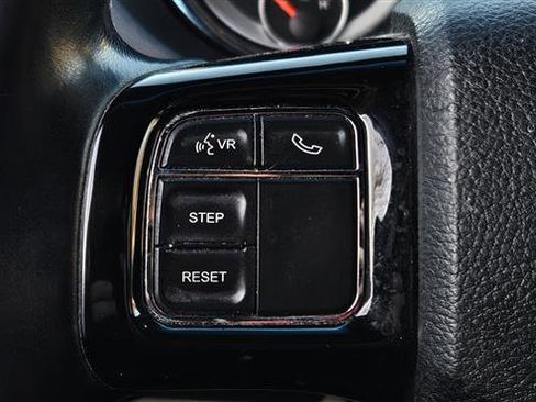 Used 2017 Dodge Grand Caravan SXT image 11