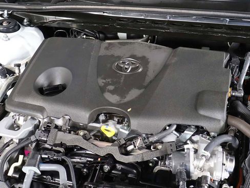 Used 2025 Toyota Camry LE w/ Convenience Package image 14