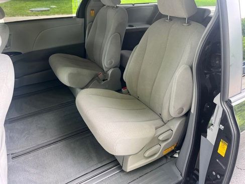 Used 2014 Toyota Sienna LE AWD/4WD image 26