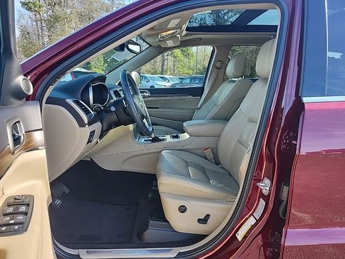 Used 2017 Jeep Grand Cherokee Limited w/ Luxury Group II image 36