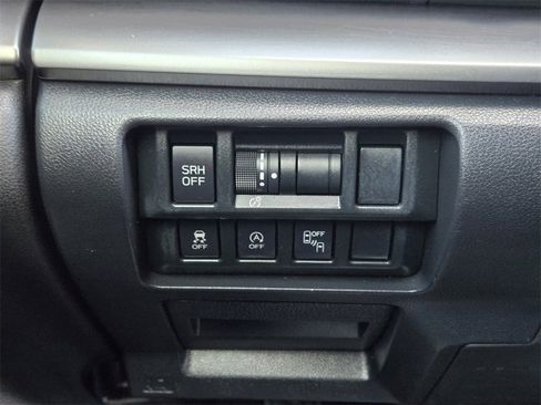 Used 2020 Subaru Crosstrek 2.0i Limited w/ Moonroof Package w/Navigation image 24