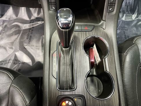 Used 2017 GMC Acadia SLT image 16