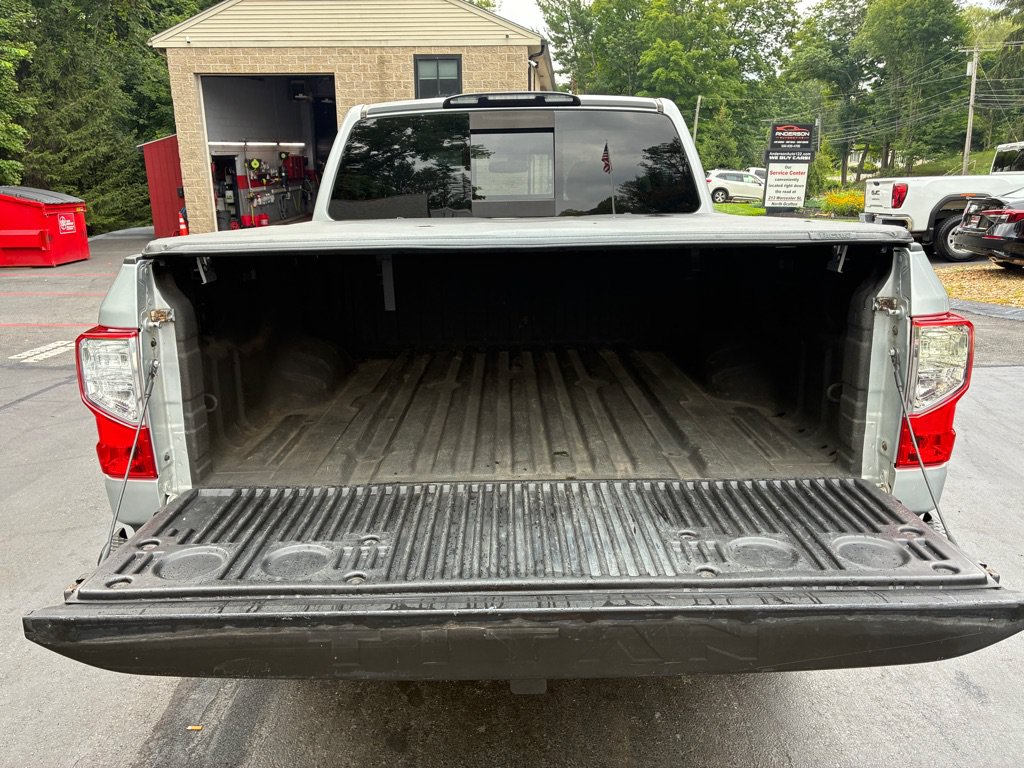 Used 2017 Nissan Titan SL AWD/4WD image 11