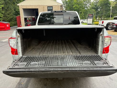 Used 2017 Nissan Titan SL AWD/4WD image 11