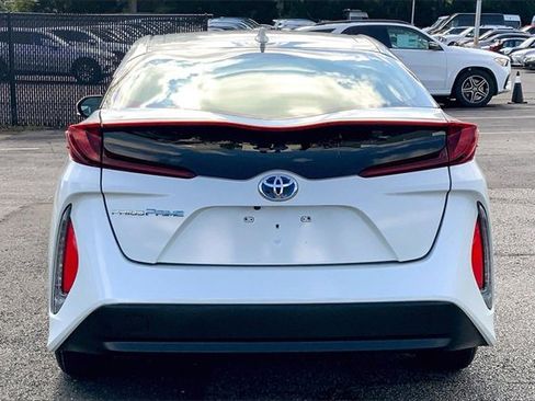 Used 2017 Toyota Prius Prime Premium image 3