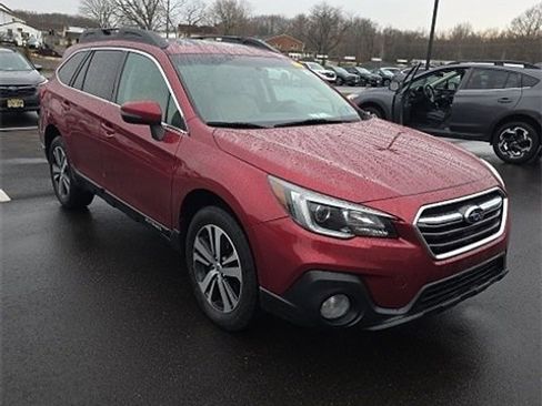 Used 2018 Subaru Outback 2.5i Limited image 3