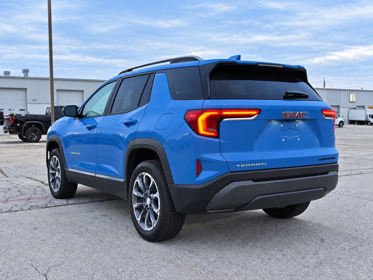 Used 2025 GMC Terrain Elevation w/ Elevation Premium Package FWD image 4