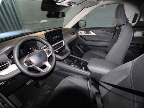 New 2026 Ford Explorer Active image 2