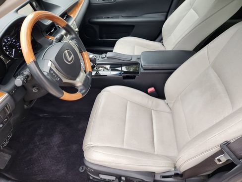 Used 2014 Lexus ES 300h image 8