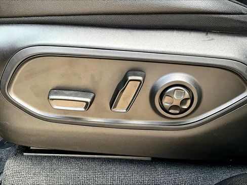 Used 2023 Jeep Grand Cherokee L Limited image 33