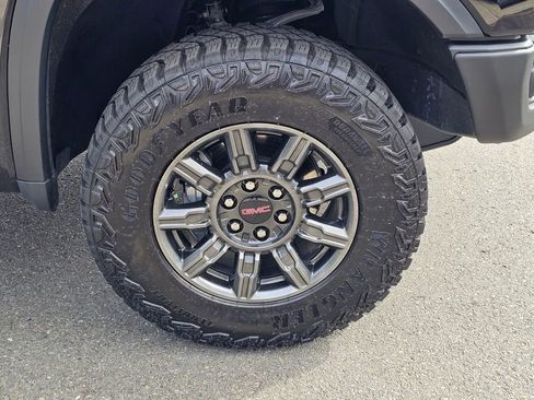 Used 2025 GMC Sierra 1500 AT4X AWD/4WD image 9