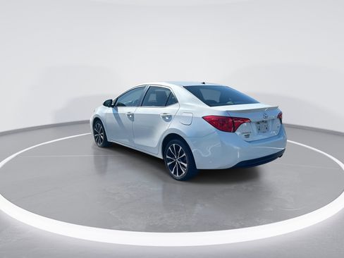 Used 2017 Toyota Corolla SE w/ SE Premium Package FWD image 7
