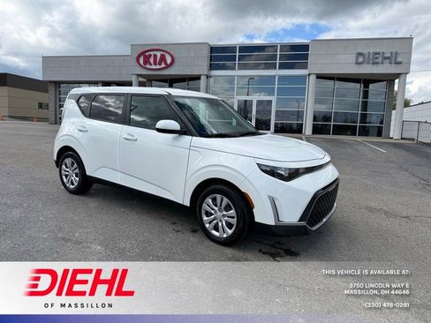 Certified 2023 Kia Soul LX FWD image 1