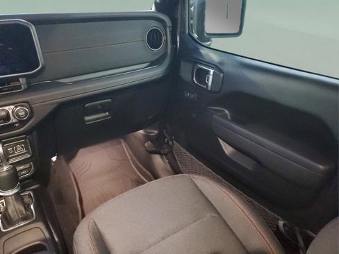 Used 2025 Jeep Wrangler Unlimited Rubicon w/ Technology Group image 10