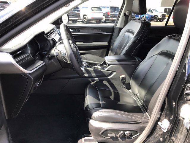 Used 2023 Jeep Grand Cherokee Limited AWD/4WD image 15