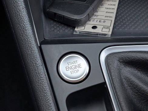 Used 2024 Volkswagen Jetta SE w/ Panoramic Sunroof Package image 31