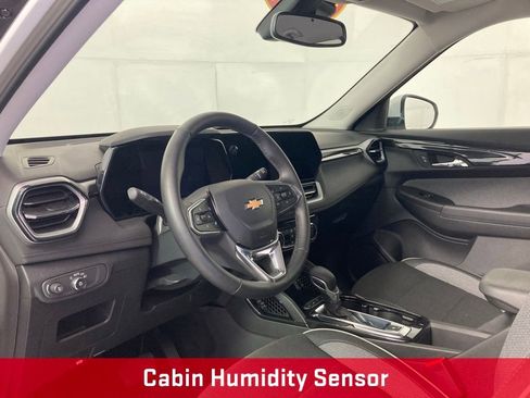Used 2025 Chevrolet TrailBlazer LT w/ Convenience Package AWD/4WD image 16