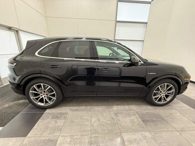 Used 2026 Porsche Cayenne E-Hybrid AWD/4WD image 8