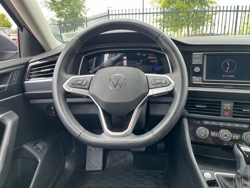 Used 2023 Volkswagen Jetta SE FWD image 17