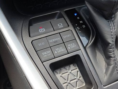 Certified 2025 Toyota RAV4 XLE AWD/4WD image 24