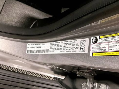 Used 2025 RAM 1500 Limited AWD/4WD image 44