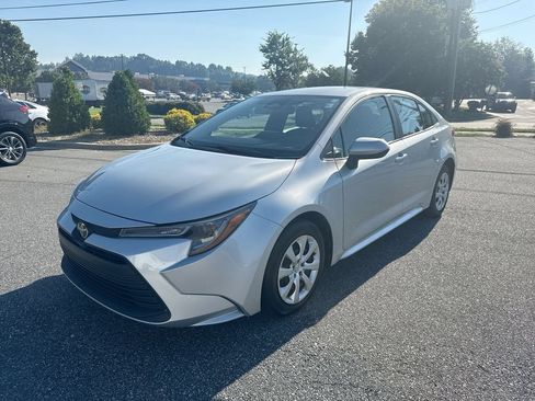 Used 2024 Toyota Corolla LE FWD image 3